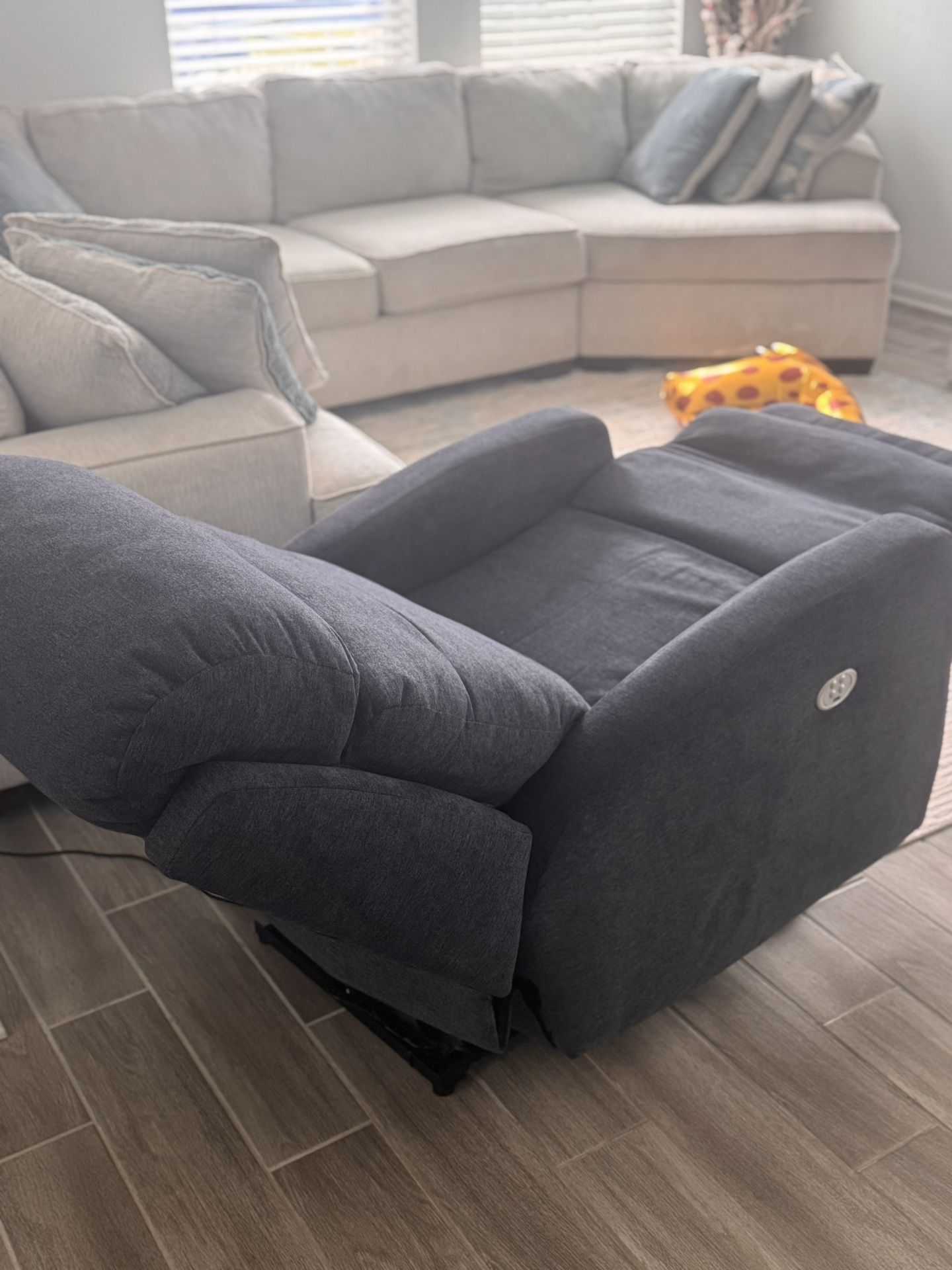 Power Recliner Chair — Excellent Condition!
