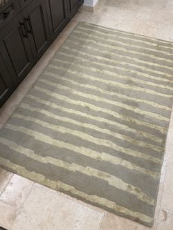 Area Rug 5’x8’
