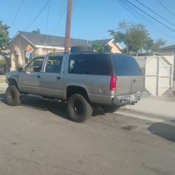 99 Gmc subermen For Part  Need Transmission 