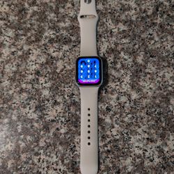 NEW  SE 40MM  Apple Watch