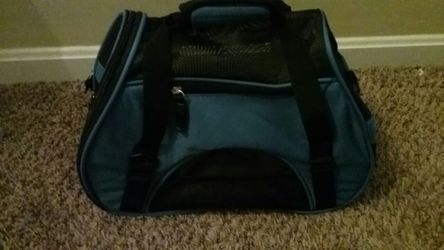 Pet carrier...like new...never used