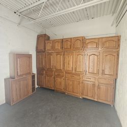 Kitchen Cabinets Good Condition $1000
