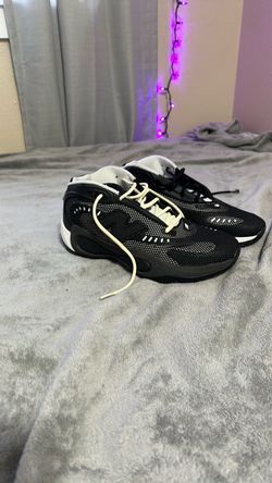 New Balance Black and White Sneakers basketball