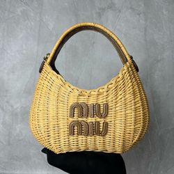 Holiday-style knitting cabbage blue