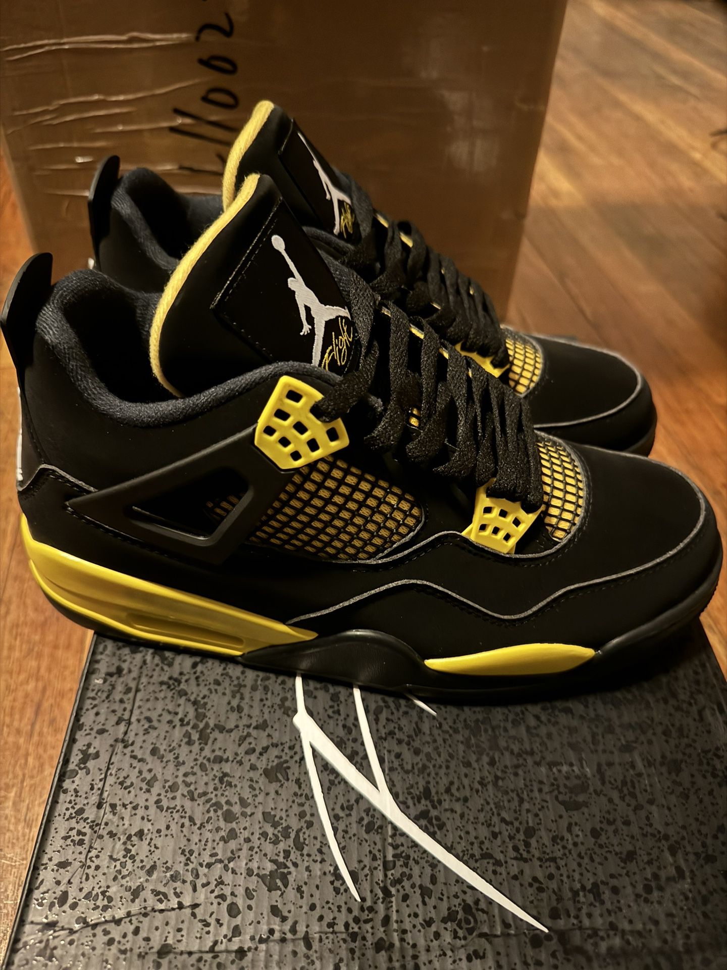 Air Jordan 4 Yellow Thunder Size 8.5