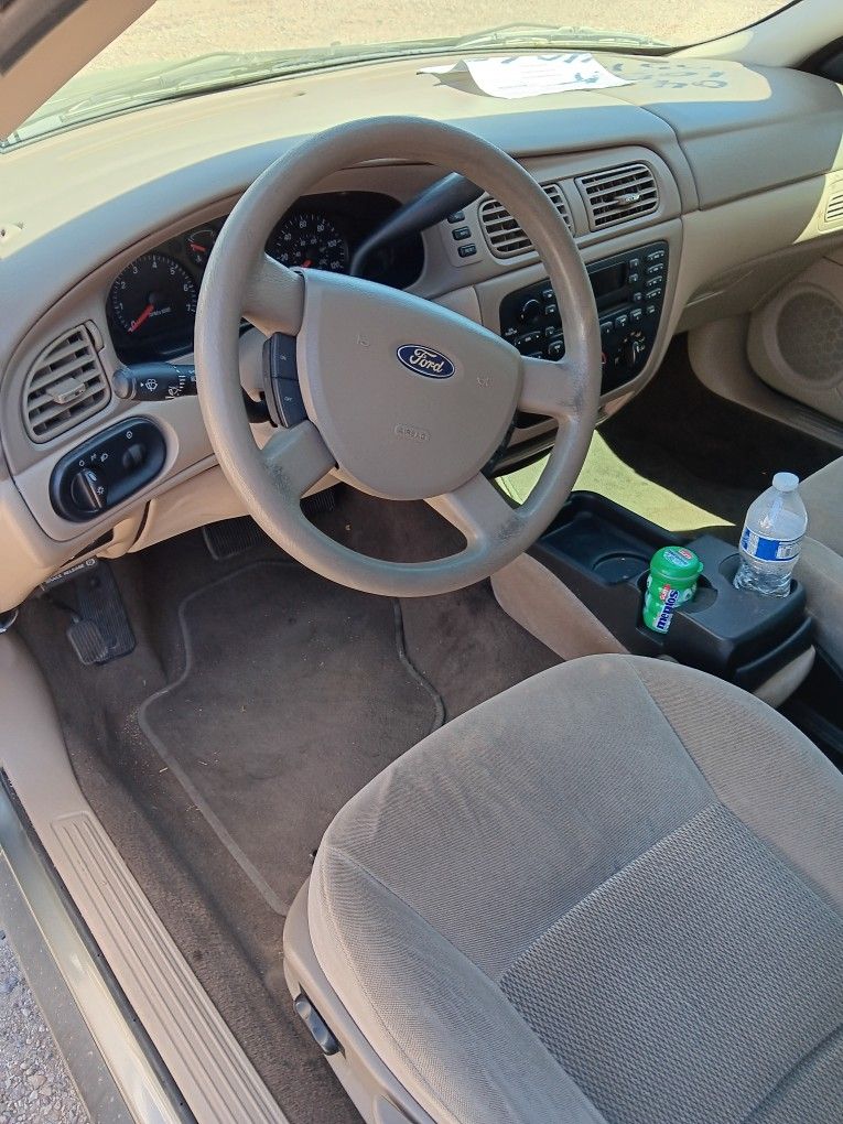 2004 Ford Taurus