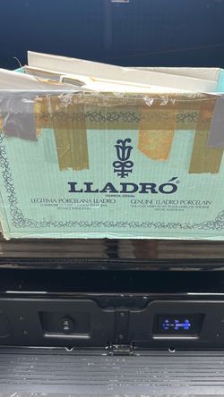 Lladró Figurine Original Box
