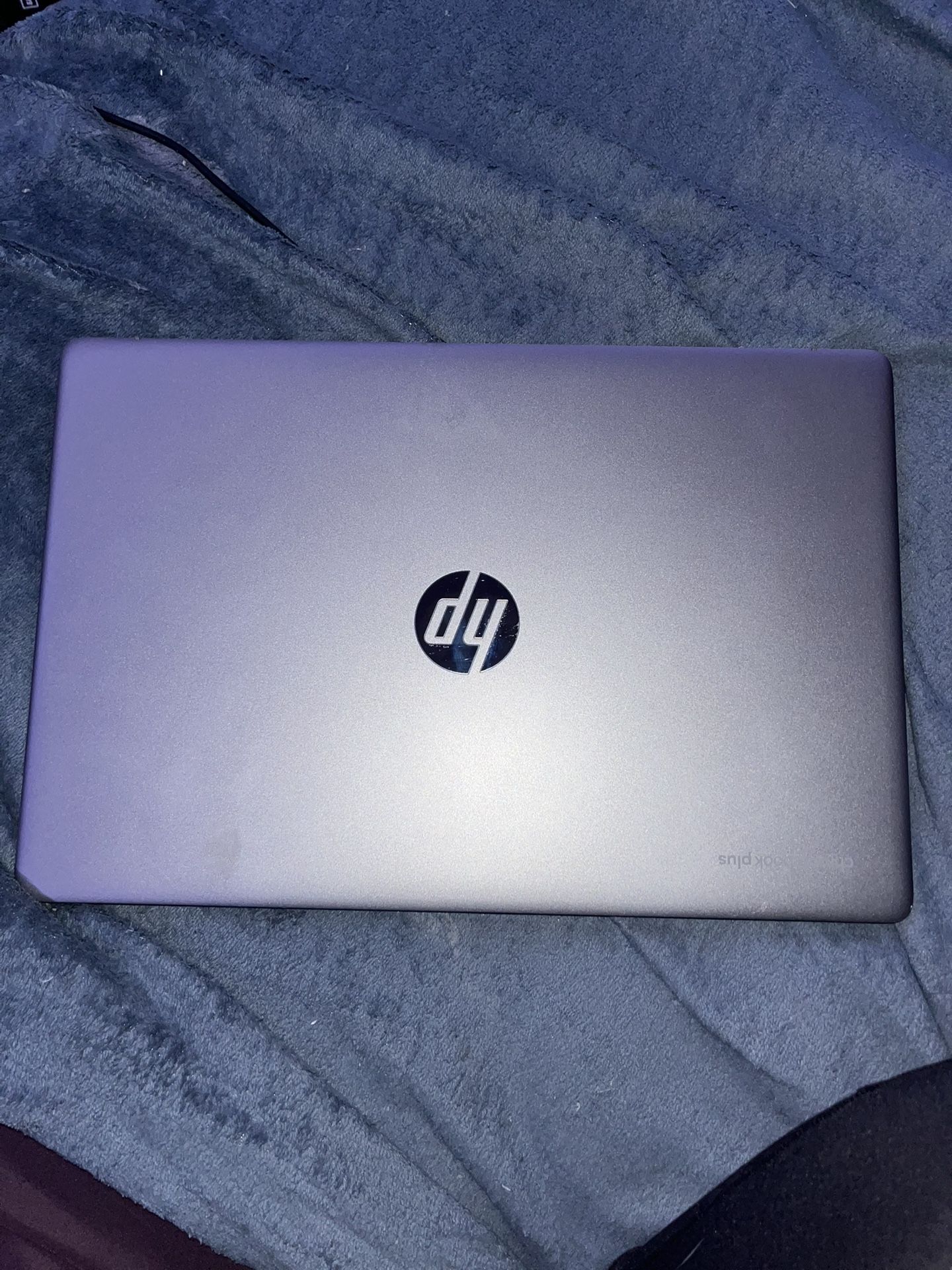 HP- 15.6” Full HD Chromebook Plus Laptop with Google AI - Intel Core i3 - 8GB Memory - 128GB UFS - Mineral Silver