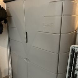 Rubbermaid Storage Unit 