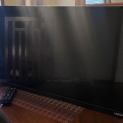 32” Vizio TV (Works) With Remote