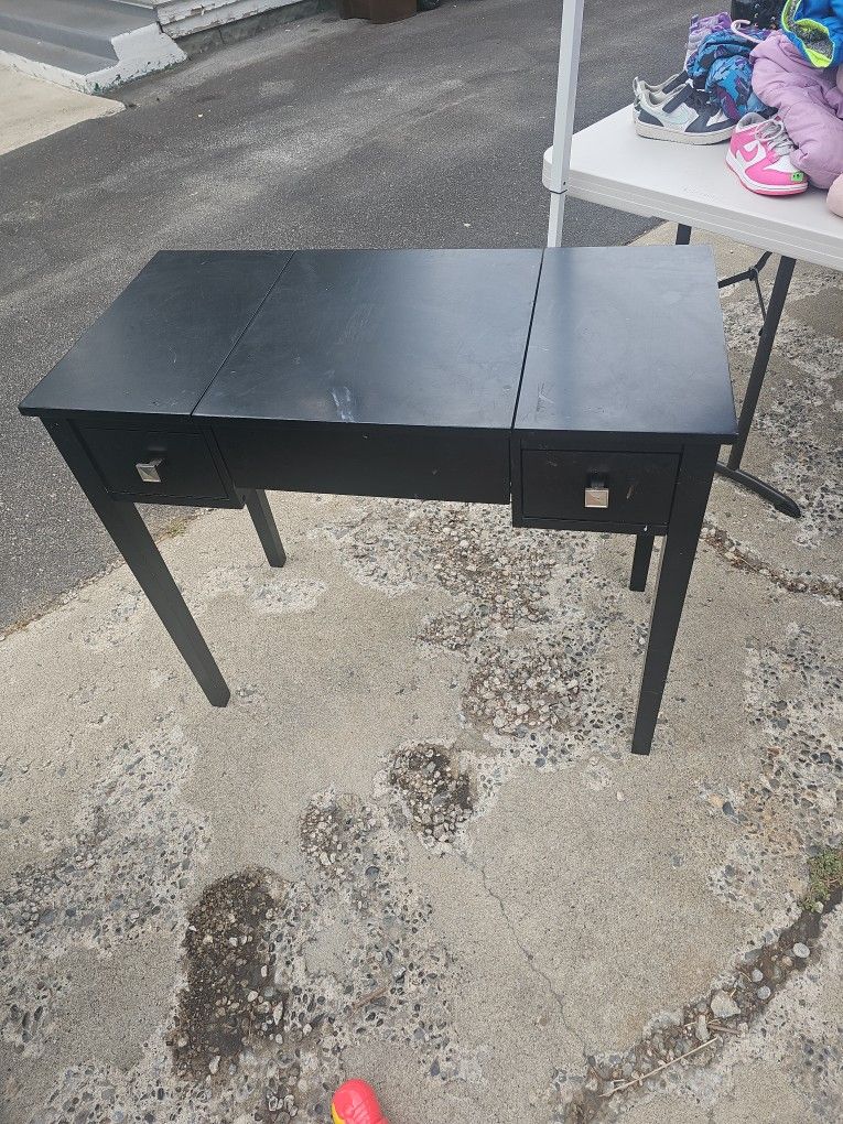 Makeup Table