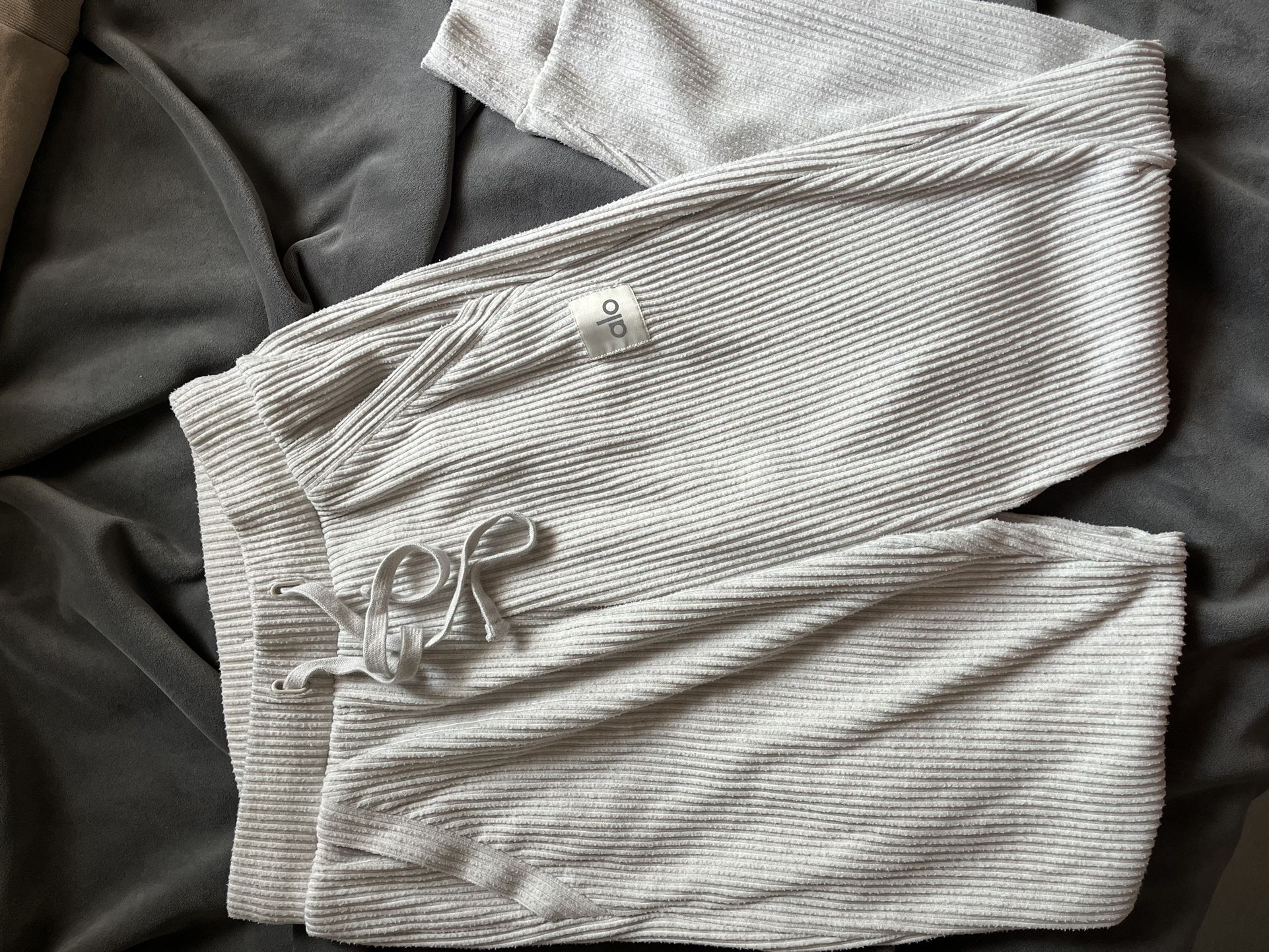 alo muse joggers sweats lounge pants