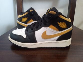 Jordan size 3.5 Youth $35