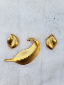 MATTE GOLD LEAF PIN BROOCH AND EARRINGS