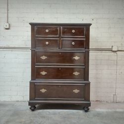 Delivery Is Available Big Like New Thomasville Solid Wood Chest With 5 Storage Drawers Dresser $530 Obo!