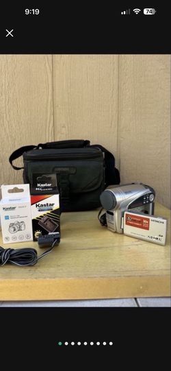 Hitachi DZ-GX5020A DVD-RAM/-RW/-R/+RW/SD Video Camera Camcorder Works W Charger