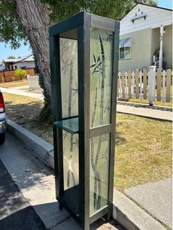 Free book/display shelf