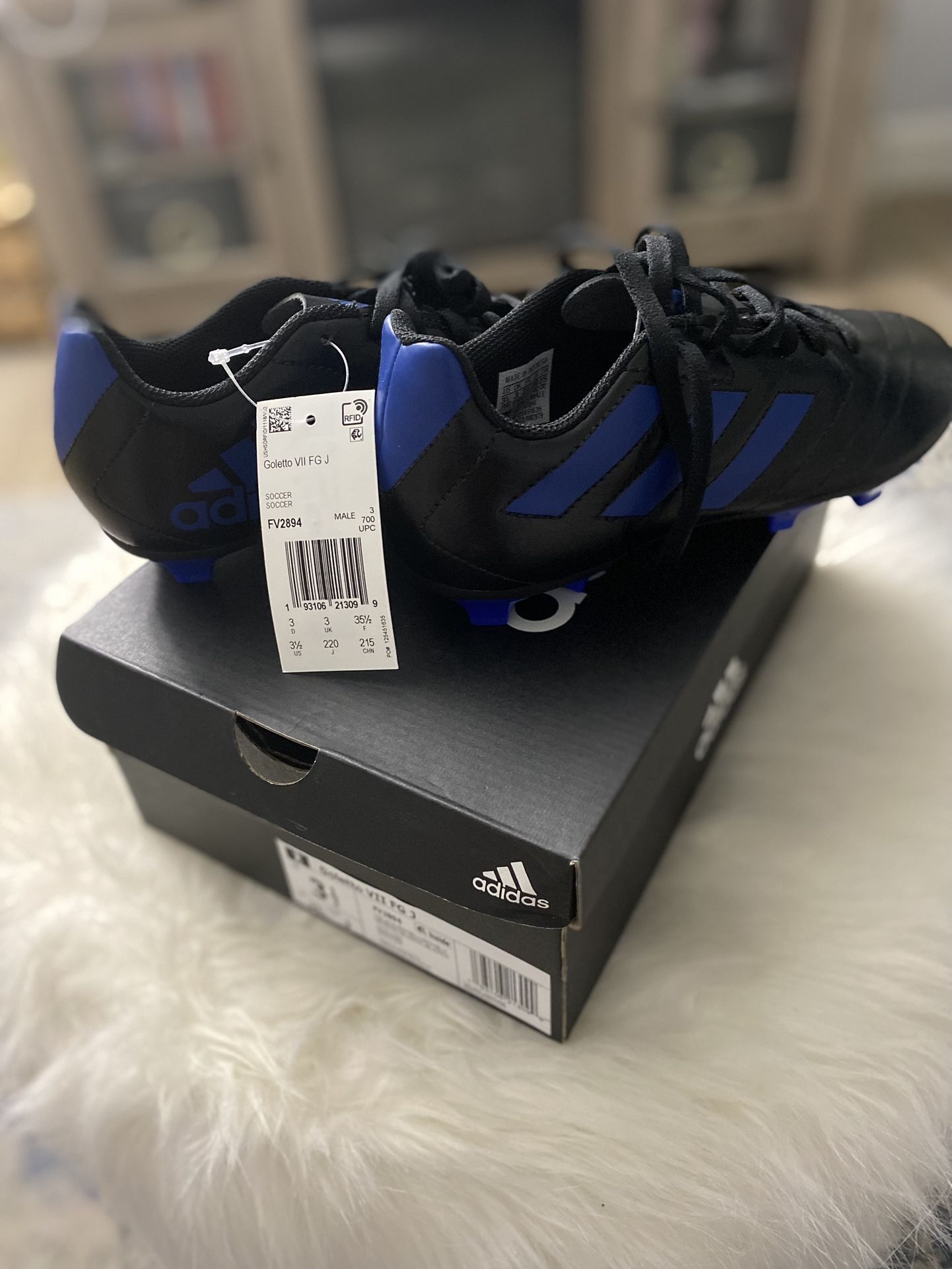 New kids soccer cleats size 3.5