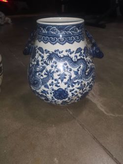 Oriental Vases & antique decor