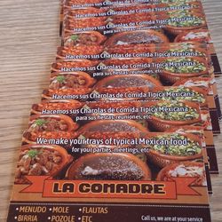 Asemos charolas de comida tipica Mexicana