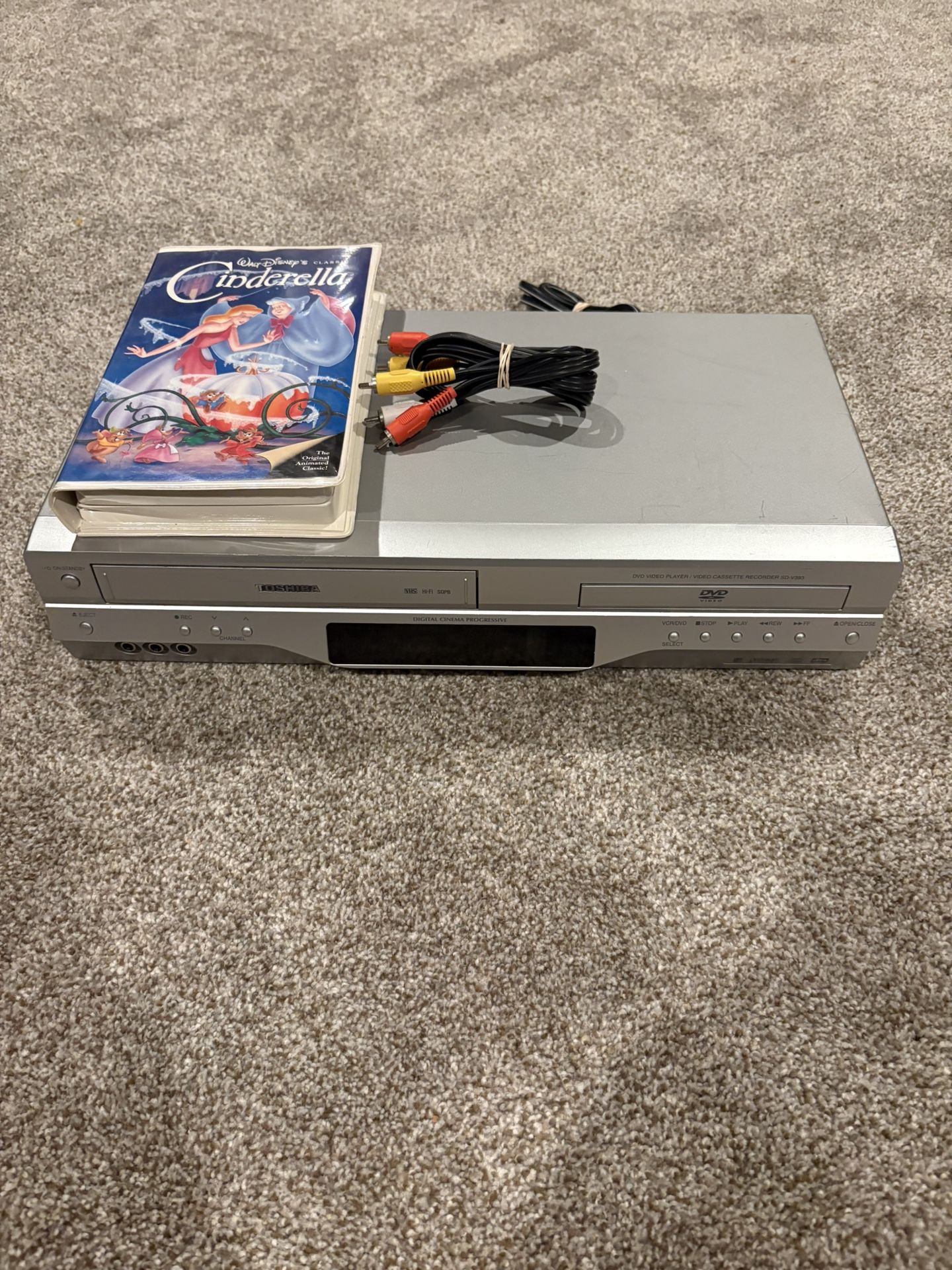 Toshiba VCR VHS DVD Combo Player