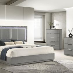 4 PC SET  1 QB+ 1 DR + 1 MR + 1 NS +  NEW IN BOX (MATTRESS AND CHEST SOLD SEPARATELY)