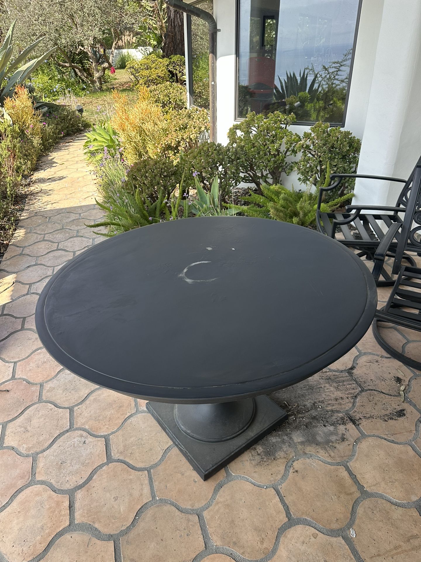 Round Outdoor Table – Black Cast Aluminum (Estate Sale)