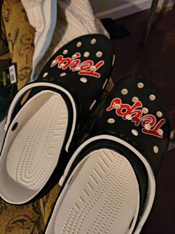 MENS CROCS SIZE 13 NEW