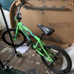 20 Boys Madd Gear Freestyle BMX Bicycle Green for Sale in