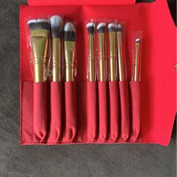 Brand New 8 Pc Luxie Makeup Brush Set