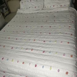 Bright Pom-Pom Kids Quilt Set – Pottery Barn Comforter + 2 Matching Pillowcases