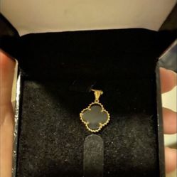 Van Cleef Neckless / Without Chain / Gold