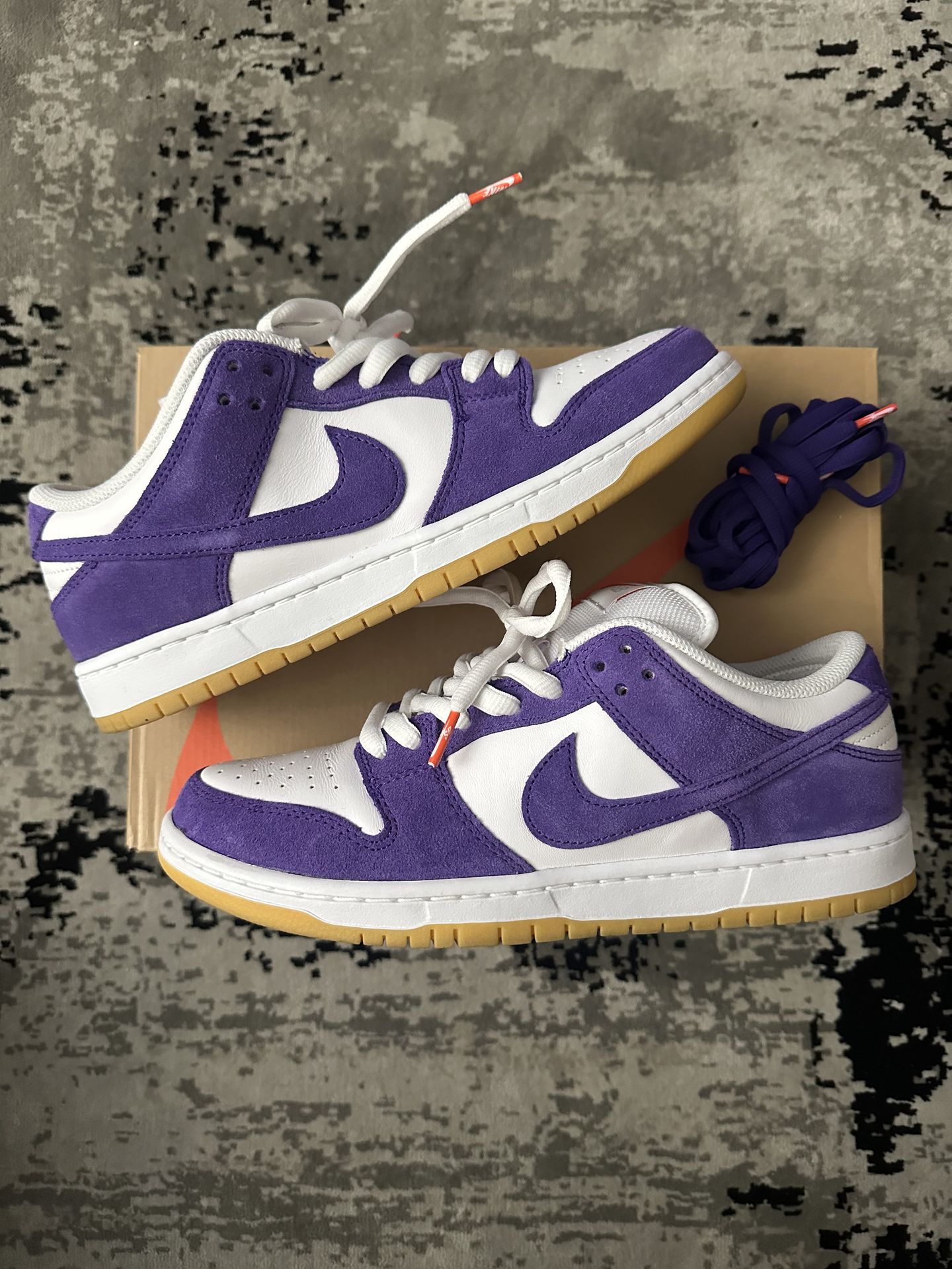 ✓AVAILABLE NOW✓ Nike SB Dunk Low Orange Label Court Purple  Nike SB Dunk orange label court purple size 9.5