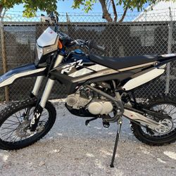 2025 140cc Powerful Dirt Bike 0 miles 4 speeds. Financing $50 down