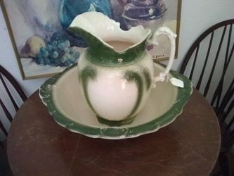 Large Victorian style Wash Basin