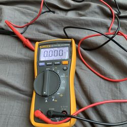 Fluke 115 True Rms Multimeter