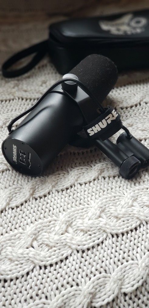 Shure SM7 B Vocal/ Podcast Microphone 