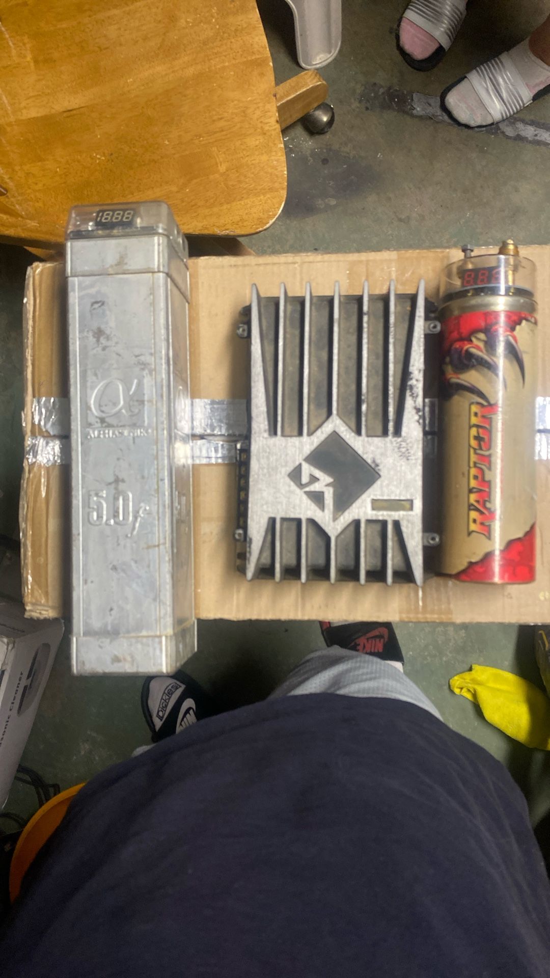 Amp And Capacitor