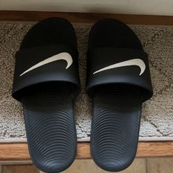 Nike Slides Size 6