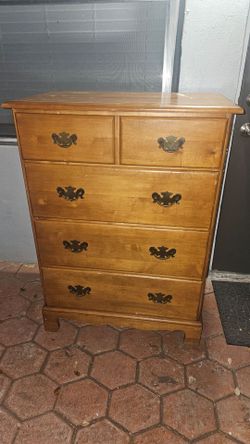 Beautiful Vintage 4 Drawer Chest