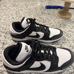 Black and white Nikes W 11
