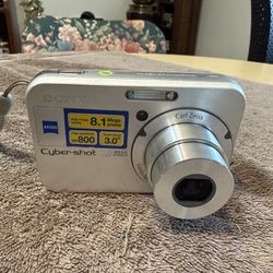 Sony Cyber-shot DSC-N1 8.1 Mega Pixels Digital Camera Silver, 3" Touch Panel - silver with battery, 2 gb memory card and charger