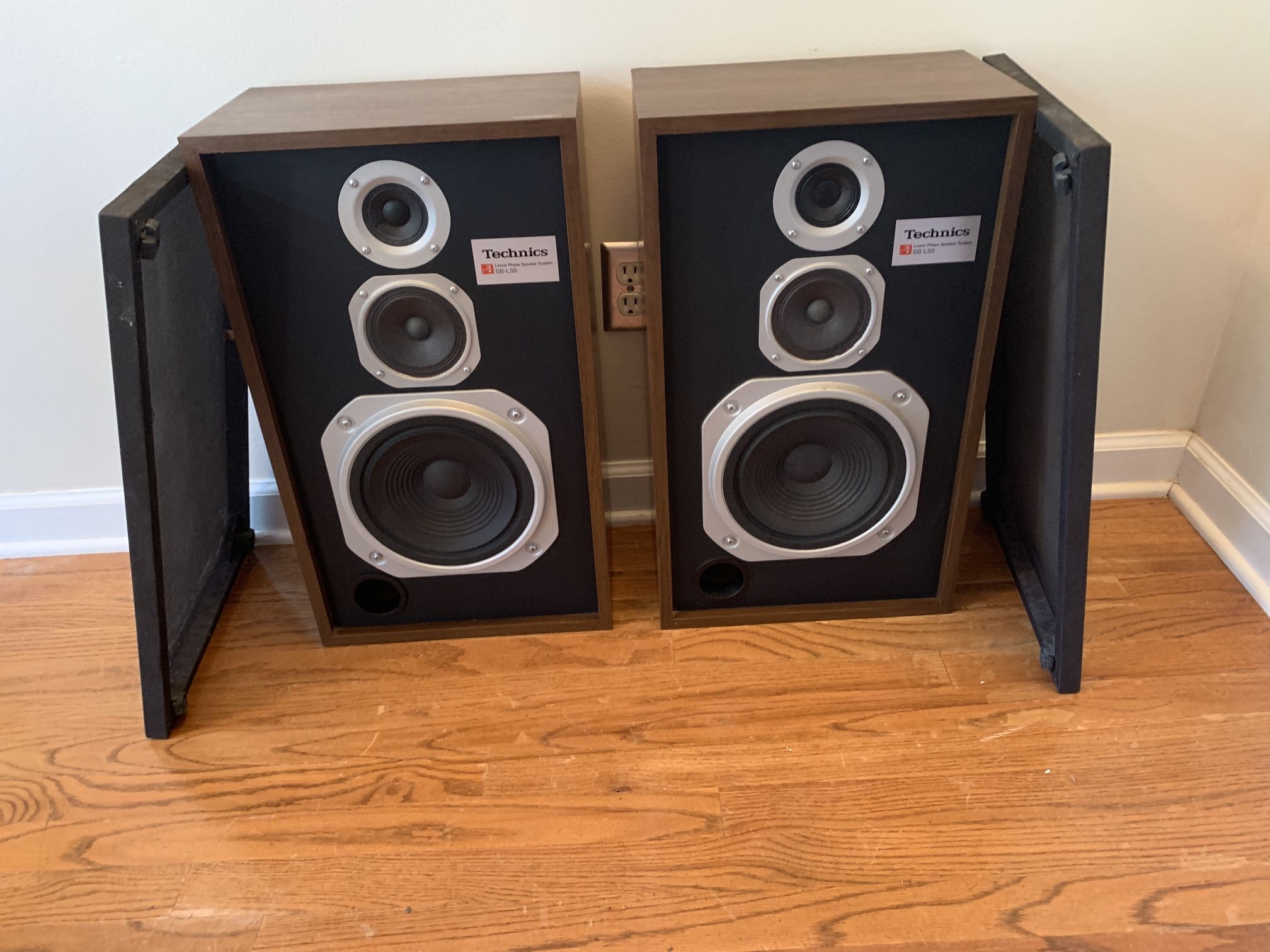 *Really Nice* Pair Technics SB-L50 3 Way Flor Speakers
