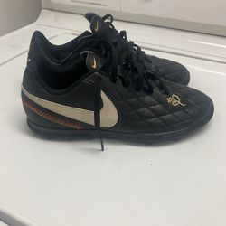 Nike R10 Ronaldinho Soccer Turf Shoe 