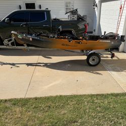 Title:  Fully Rigged Old Town 136 Fishing Kayak – i-Pilot, Helix, Trailer, Batteries