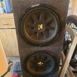 Dual Kicker 12in Subs And Box