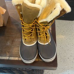 Eddie Bauer Insulated Boots