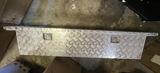 LA Zona Auto Parts Truck Bed Tool Box 69x11x16 inches Caja de Herramienta para troca pick up Open Box
