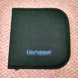 BRAND NEW IN PACKAGE ENTERTAINMENT WEEKLY BLACK CANVAS CD BLU-RAY DVD DIVX DISC COMPUTER GAME DISC 3/4 ZIP PORTABLE TRAVEL STORAGE CASE