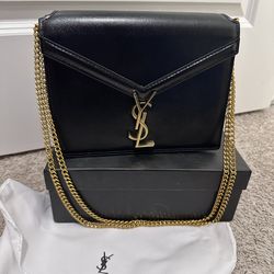 YSLCassandre envelope medium black fashion bag